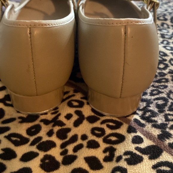 🌻🌻🌻Kids tan tap shoes made in Thailand great condition - Picture 3 of 5